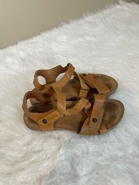Taos universe Tan Leather wedge Strappy Sandals 7.5